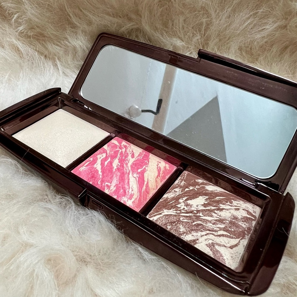 On hold - Hourglass AMBIENT DIFFUSED LIGHT PALETTE and 6 color blush palette